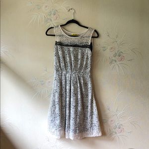 Yellow Star Black Lining White Lace Dress